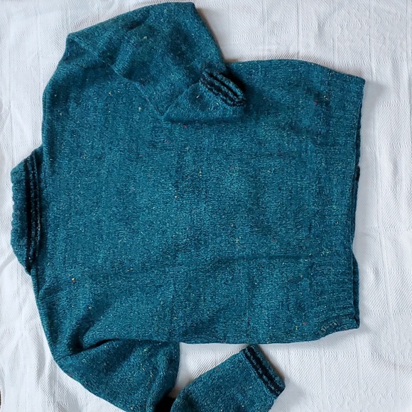 Hand knit rich green men's cardigan sweater - Picture 7 of 7